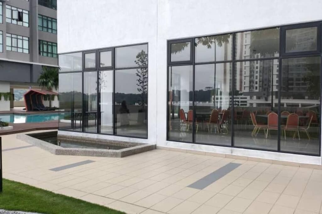 Conezion 3-Bedroom Condo @ Ioi City Mall Putrajaya 세르당 외부 사진